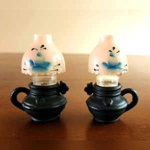 CAPE COD 1950 Vintage miniature cast iron oil lamp salt and pepper shakers
